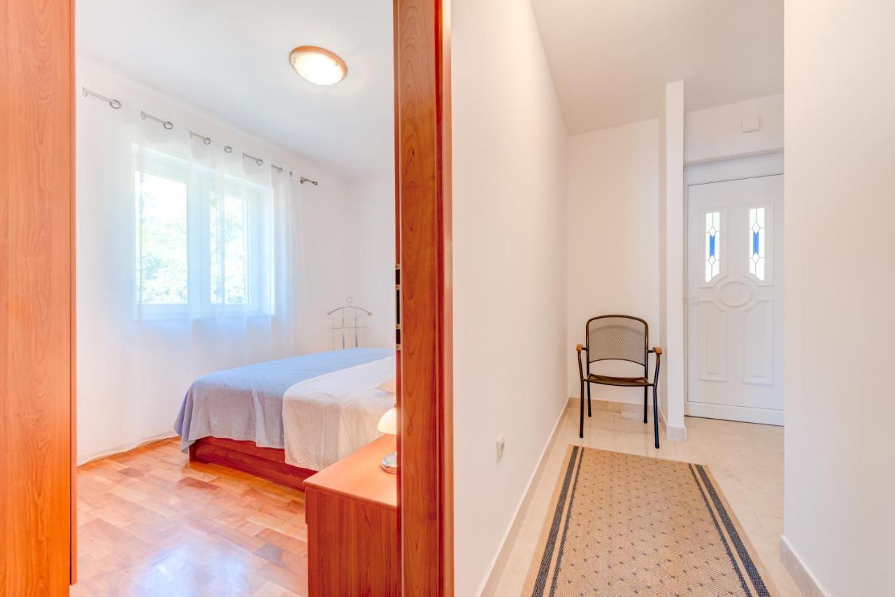 Apartmani Mirta Omis A ภายนอก รูปภาพ