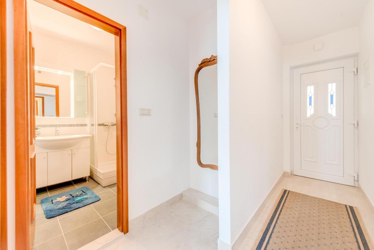 Apartmani Mirta Omis A ภายนอก รูปภาพ