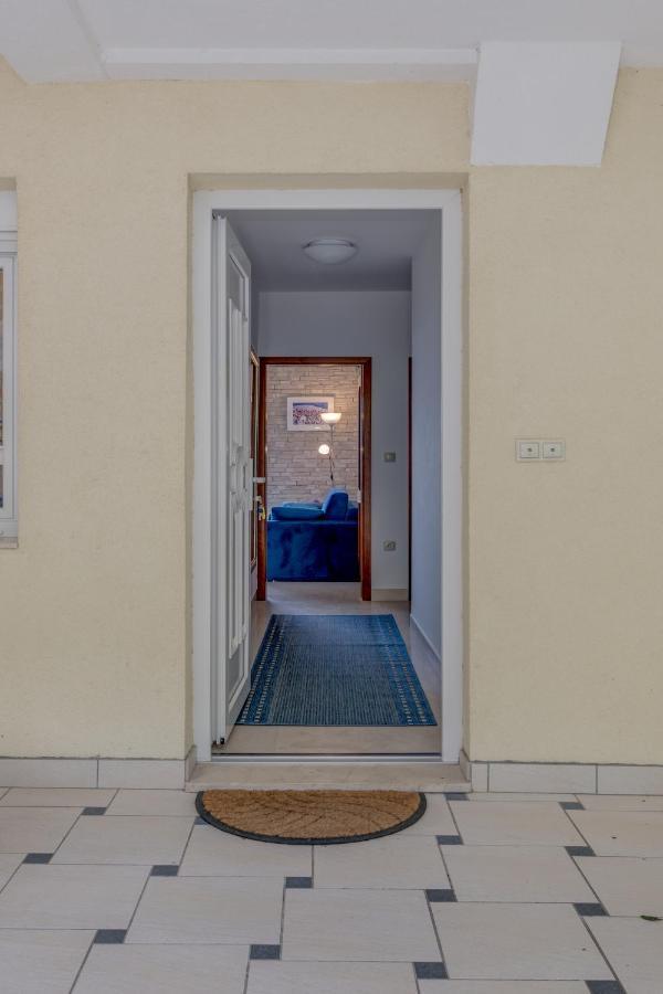 Apartmani Mirta Omis A ภายนอก รูปภาพ